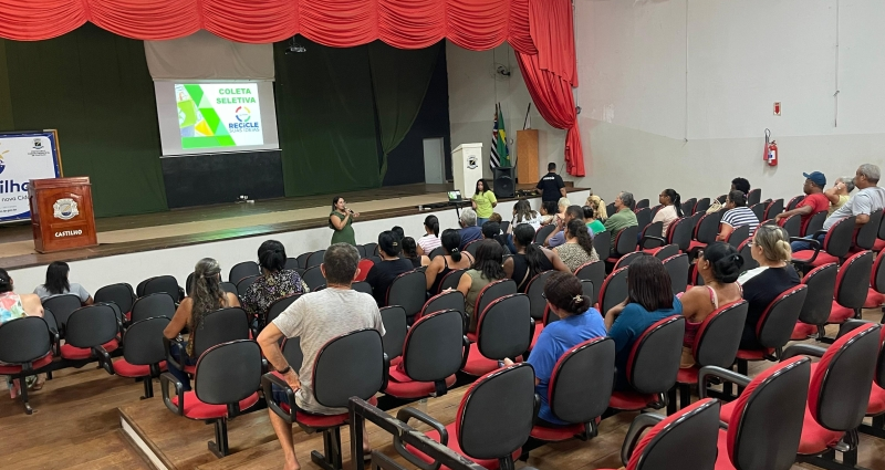 Servidores das escolas municipais recebem orientação sobre a coleta seletiva