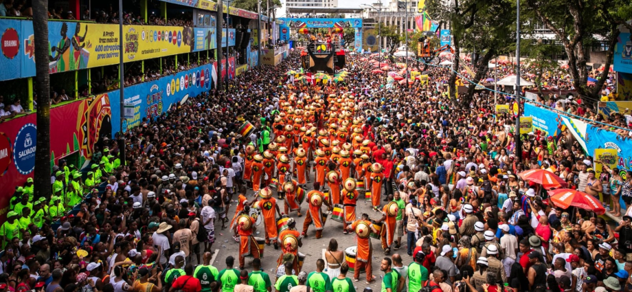 Bloco Olodum celebra suas raízes no Carnaval 2025 com o tema “OLÓDÙMARÈ: O Ser Supremo – Raízes e Origens”