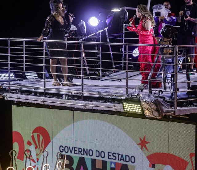 Segunda-feira de ruas lotadas marcam mais um dia no Carnaval da Bahia 2025