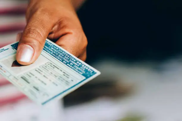 Descubra como conseguir a CNH Social 2025 gratuita! Veja quem tem direito, como se inscrever, documentos e estados participantes. Confira o guia completo.