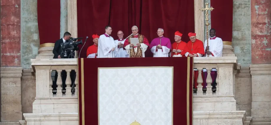Papa Leão XIV pede paz e lembra Francisco: “ajudem a construir pontes”