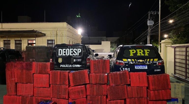 PRF e PCMG apreendem quase 1 tonelada de Maconha durante ação conjunta em Formiga (MG)