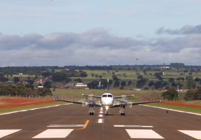 Abril é o mês com maior volume de passageiros afetados por cancelamentos de voos no ano, revela levantamento da AirHelp