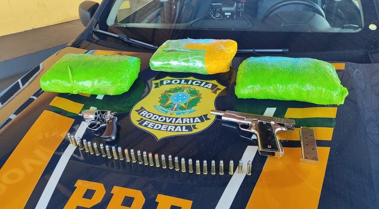 PRF apreende skunk e armas em Paranaíba (MS)