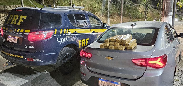 PRF apreende carregamento de maconha na Região Serrana do Rio