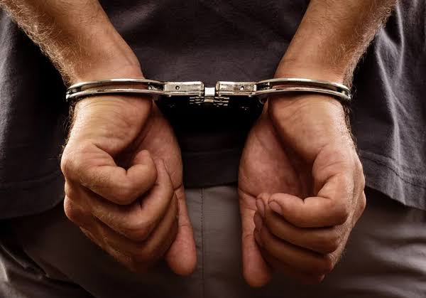 Acusado de abvsar de passageira, taxista é preso pela Polícia Civil, em Água Clara-MS Acusado de abvsar de passageira, taxista é preso pela Polícia Civil, em Água Clara-MS