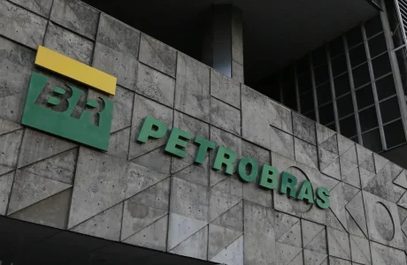 Petrobras anuncia novos poços e retomada de fábricas de fertilizantes