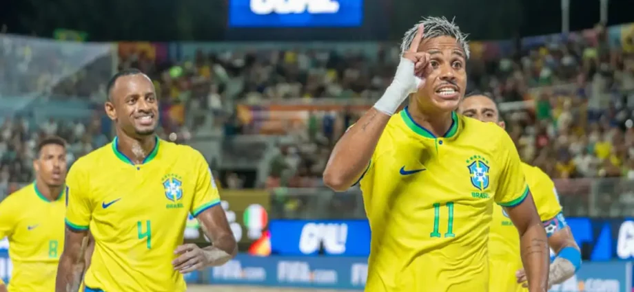 De forma dramática, Brasil vence Itália no Mundial de futebol de praia