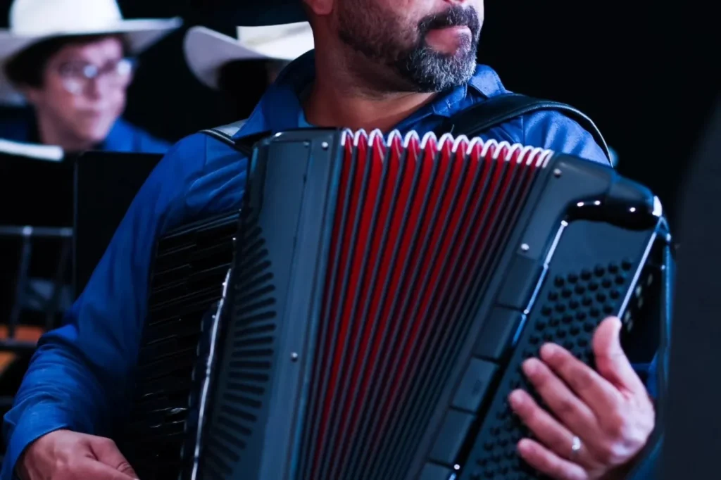 Orquestra de Violeiros de Castilho SP, Orquestra de Violeiros, SIPATR 2025 Eldorado, cultura de Castilho, música caipira Castilho, Marcelo Careira, Ne Adono, SIPATR Três Lagoas, Orquestra Castilho SP, cultura Castilho SP,